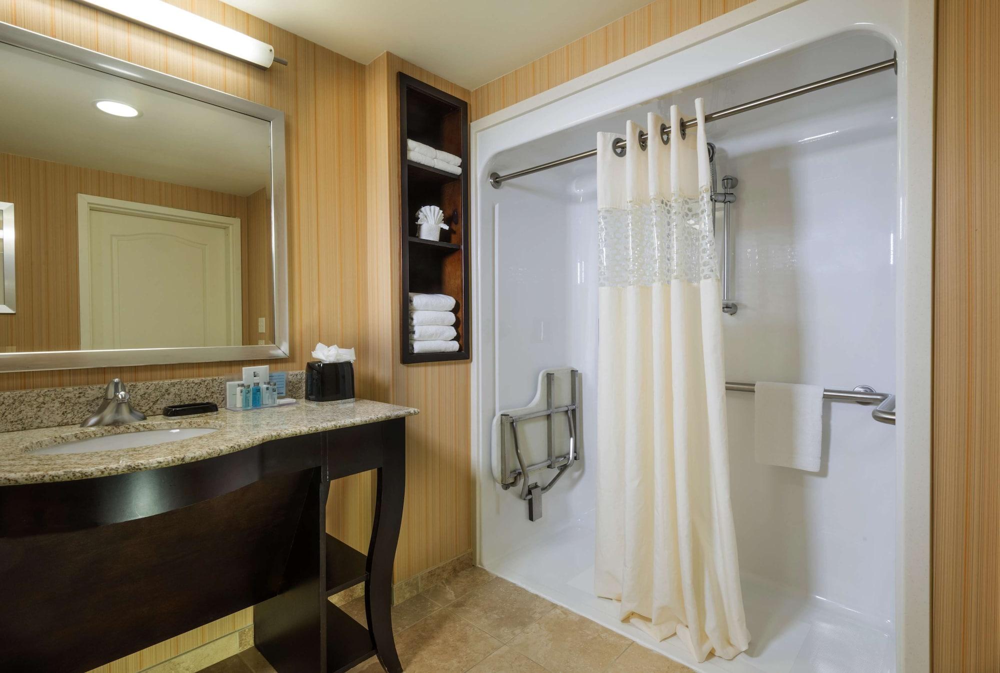 Hampton Inn & Suites Йонкърс Екстериор снимка