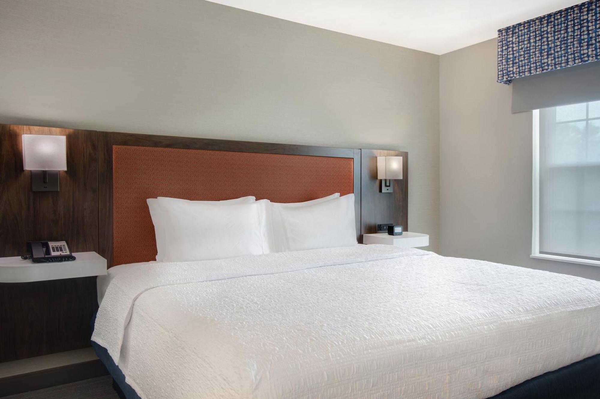 Hampton Inn & Suites Йонкърс Стая снимка