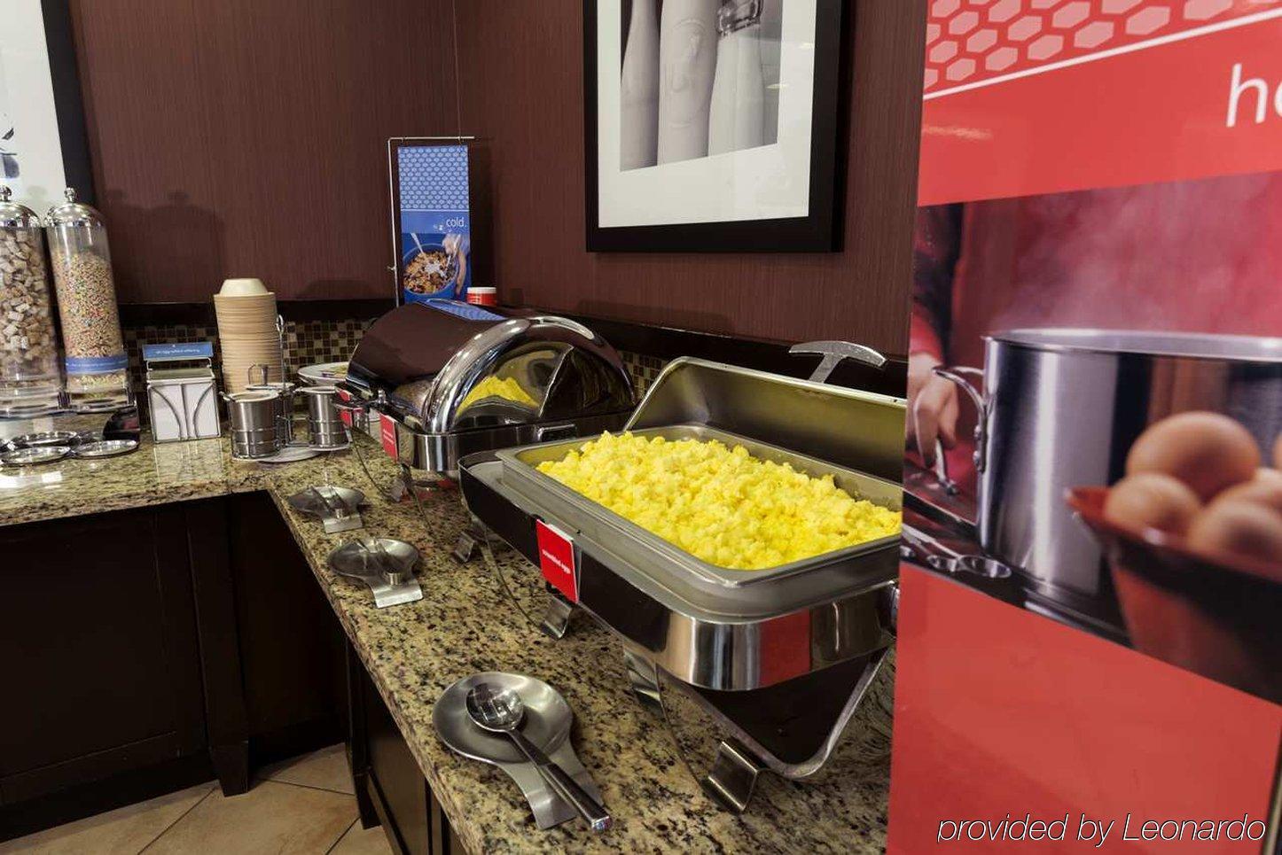 Hampton Inn & Suites Йонкърс Екстериор снимка