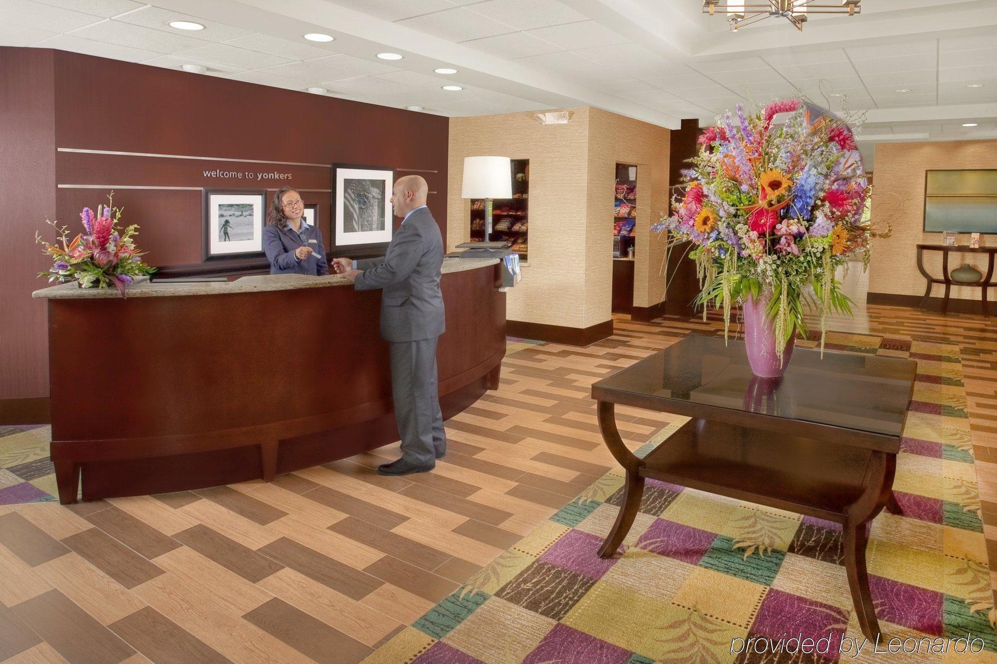 Hampton Inn & Suites Йонкърс Интериор снимка